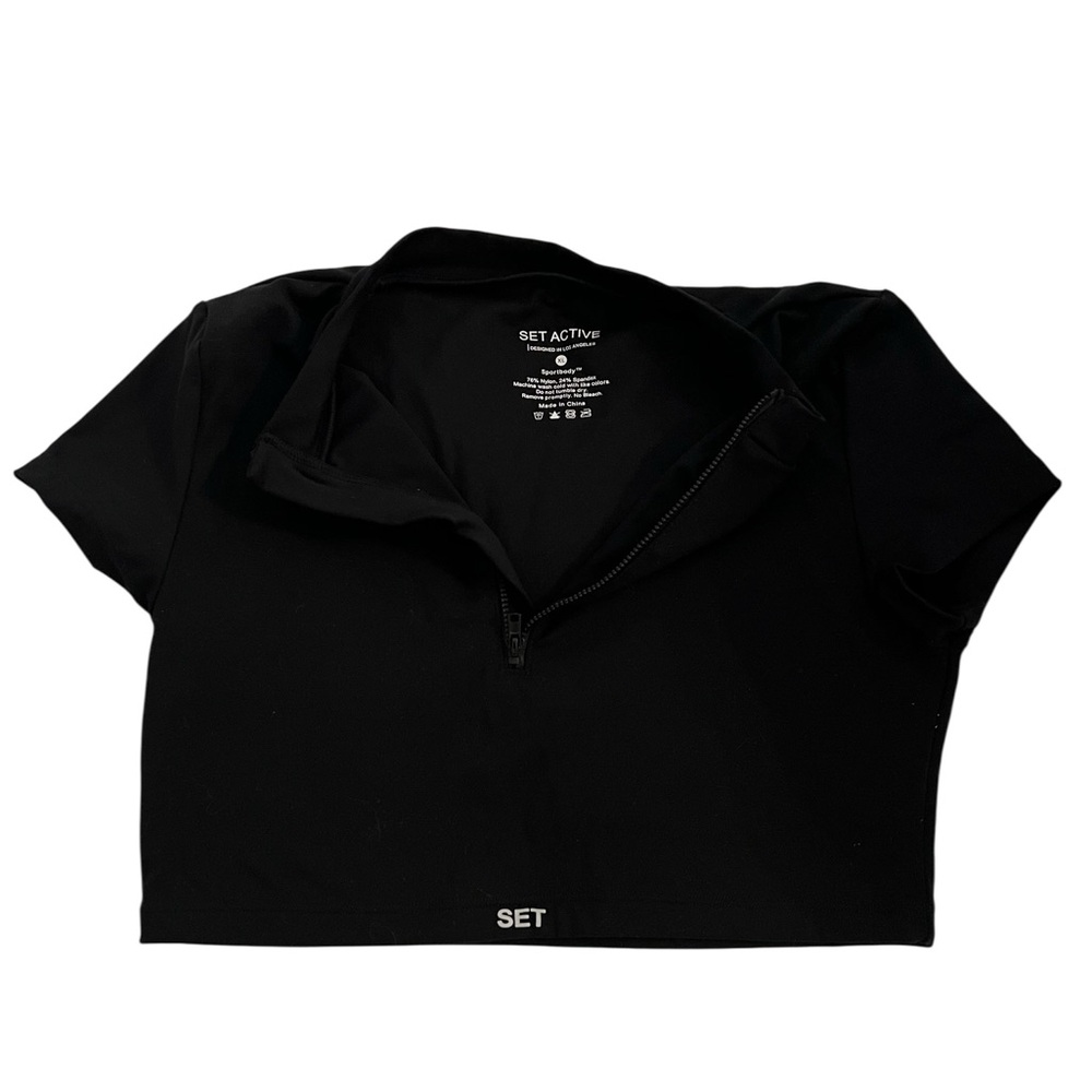 SET Active Jet Black Zip Crop Top